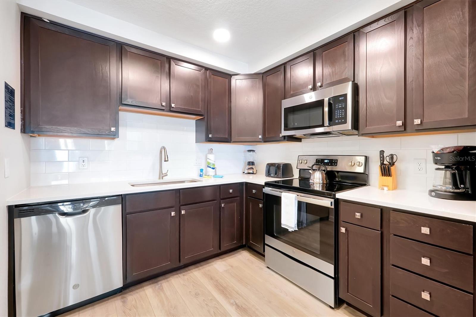 Image 9 of 54 For 4012 Breakview Drive B309