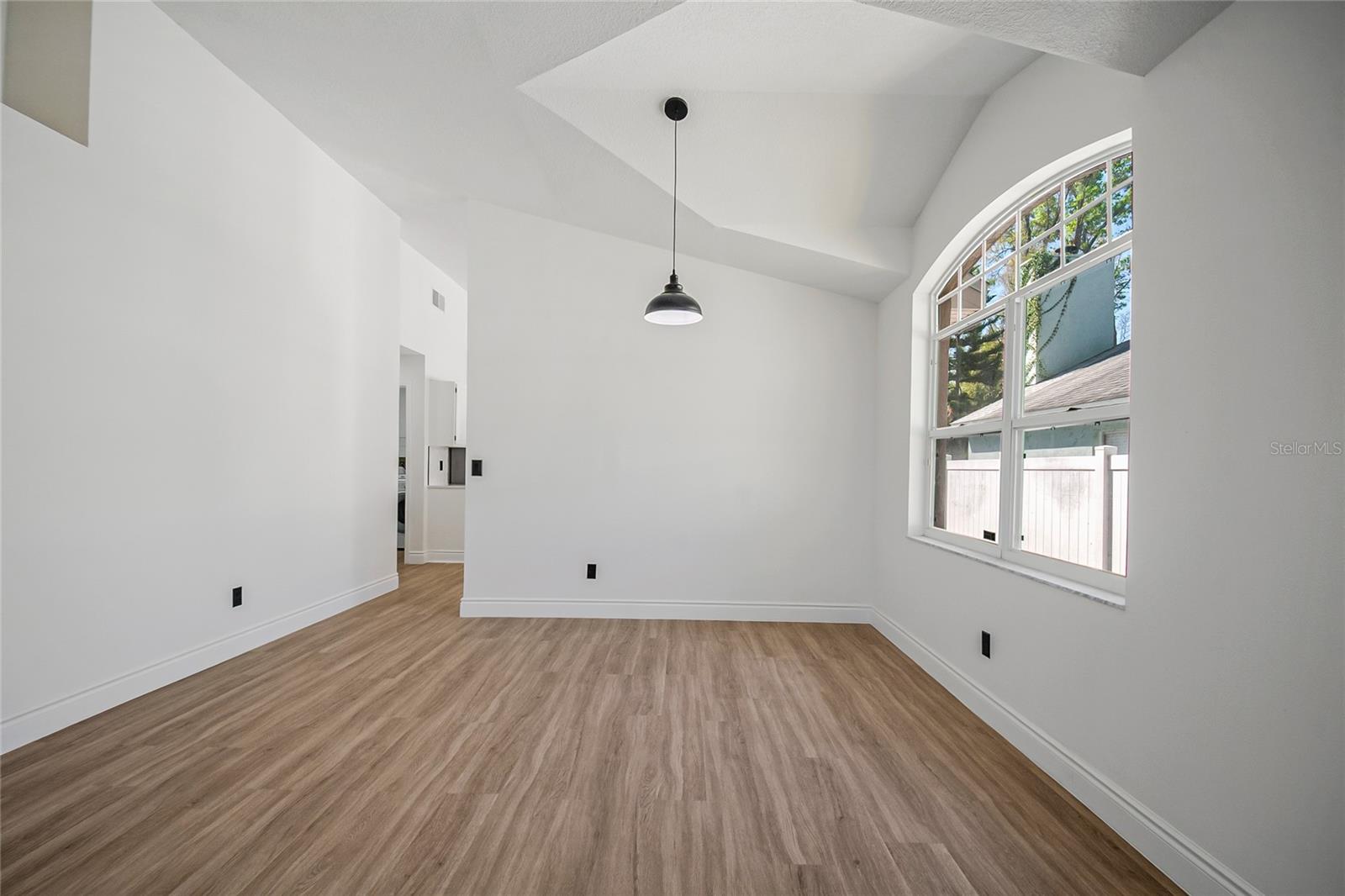 Image 37 of 55 For 808 White Ivey Court