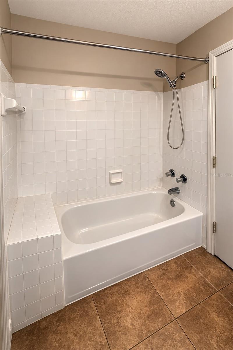 Image 13 of 17 For 2550 Alafaya Trail 10206