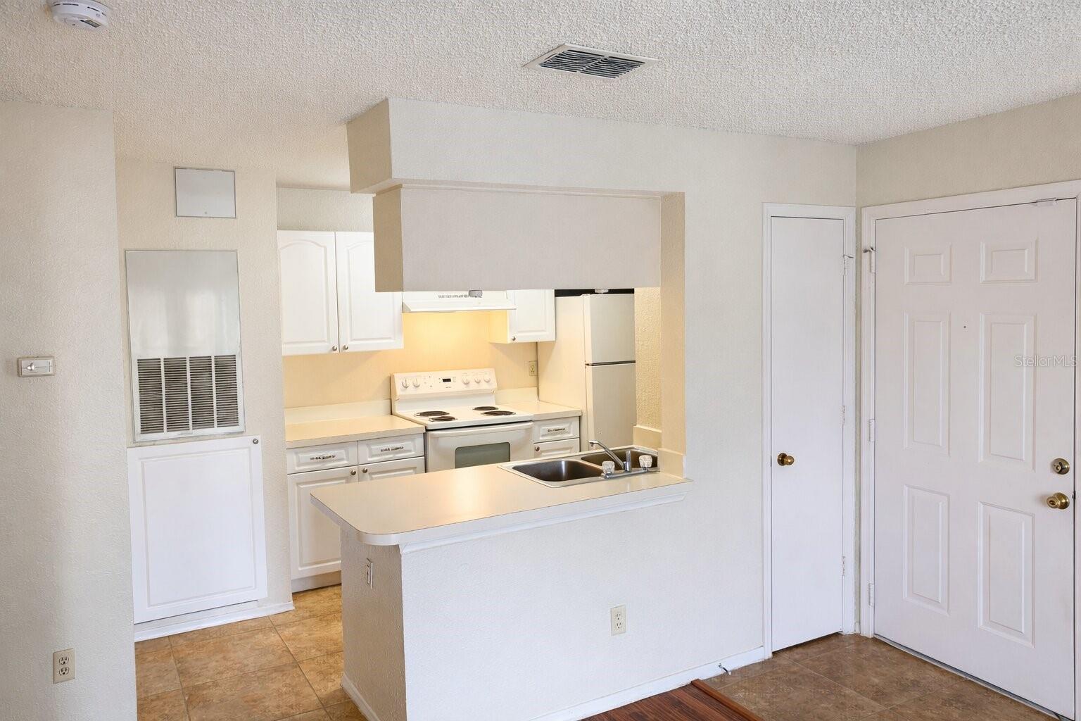 Image 7 of 17 For 2550 Alafaya Trail 10206