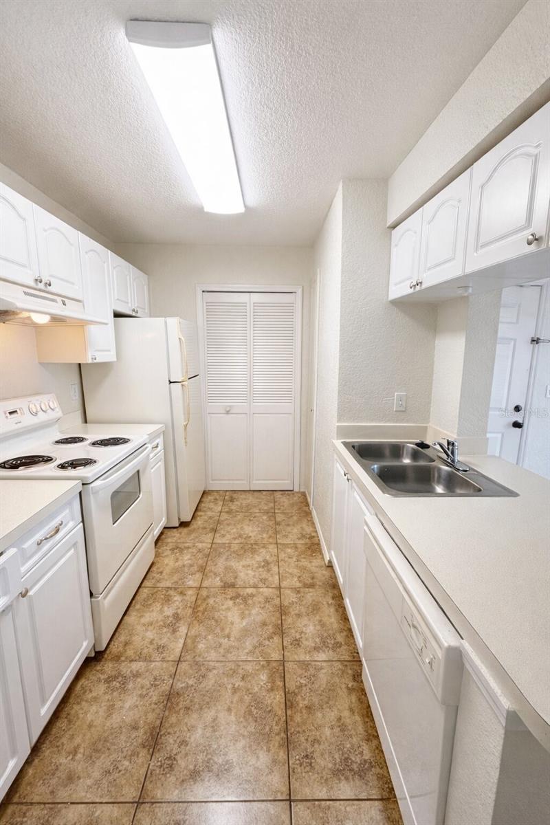 Image 8 of 17 For 2550 Alafaya Trail 10206