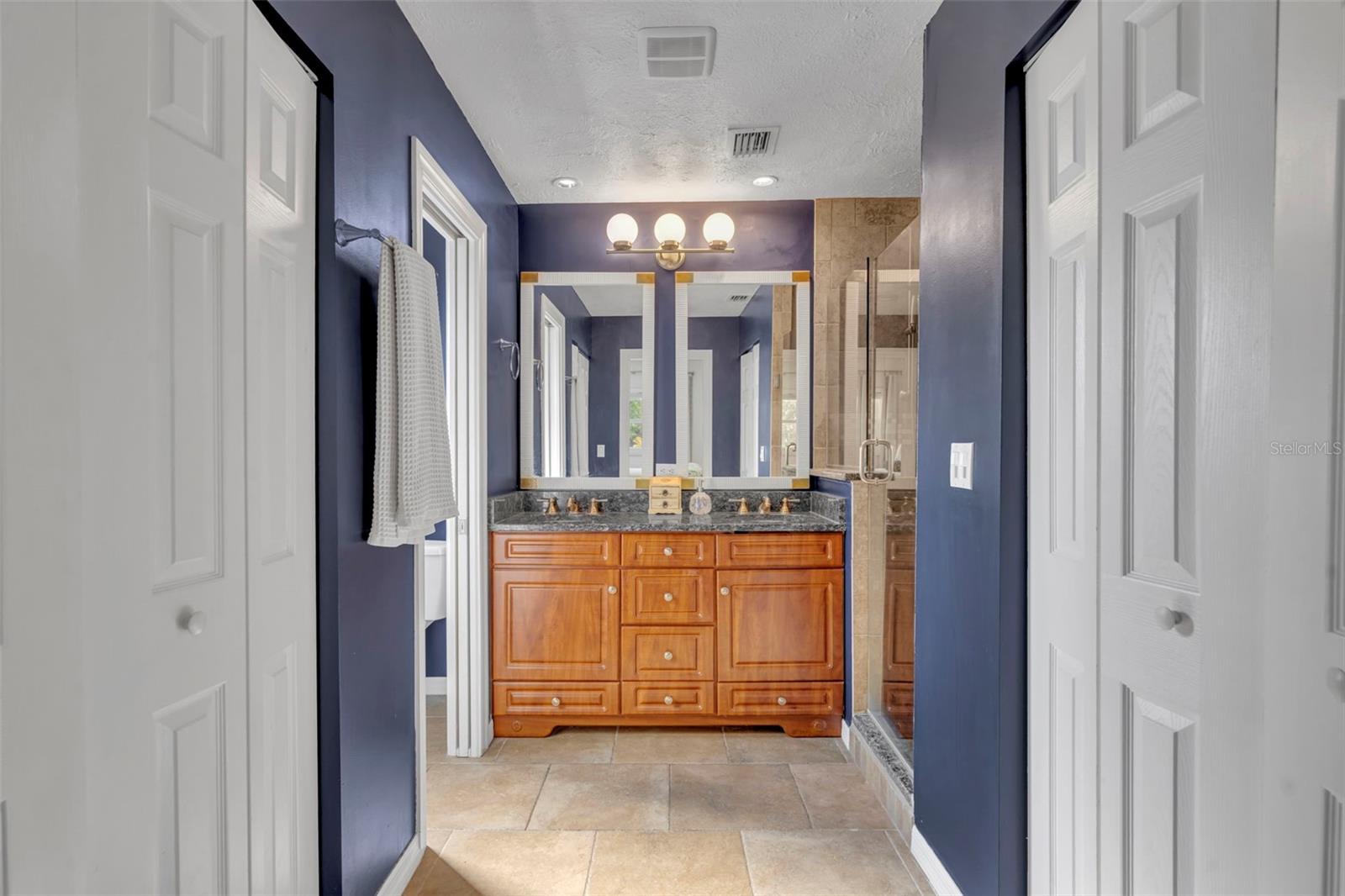 Image 11 of 29 For 815 Arlington Boulevard