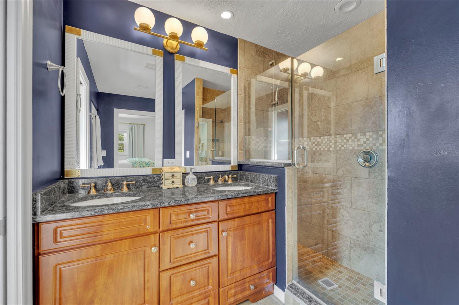 Image 12 of 29 For 815 Arlington Boulevard