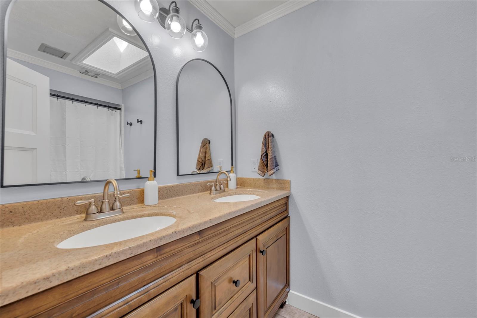 Image 15 of 29 For 815 Arlington Boulevard