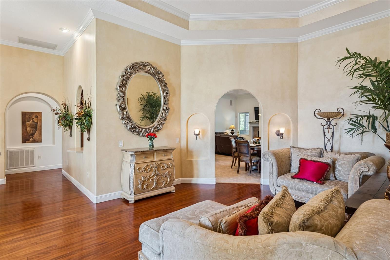 Image 8 of 49 For 814 Miami Springs Drive