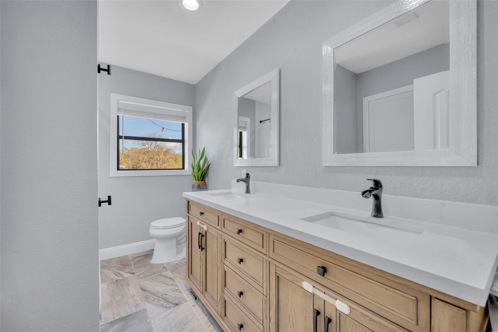 Image 21 of 28 For 1081 Lake Weldona Drive