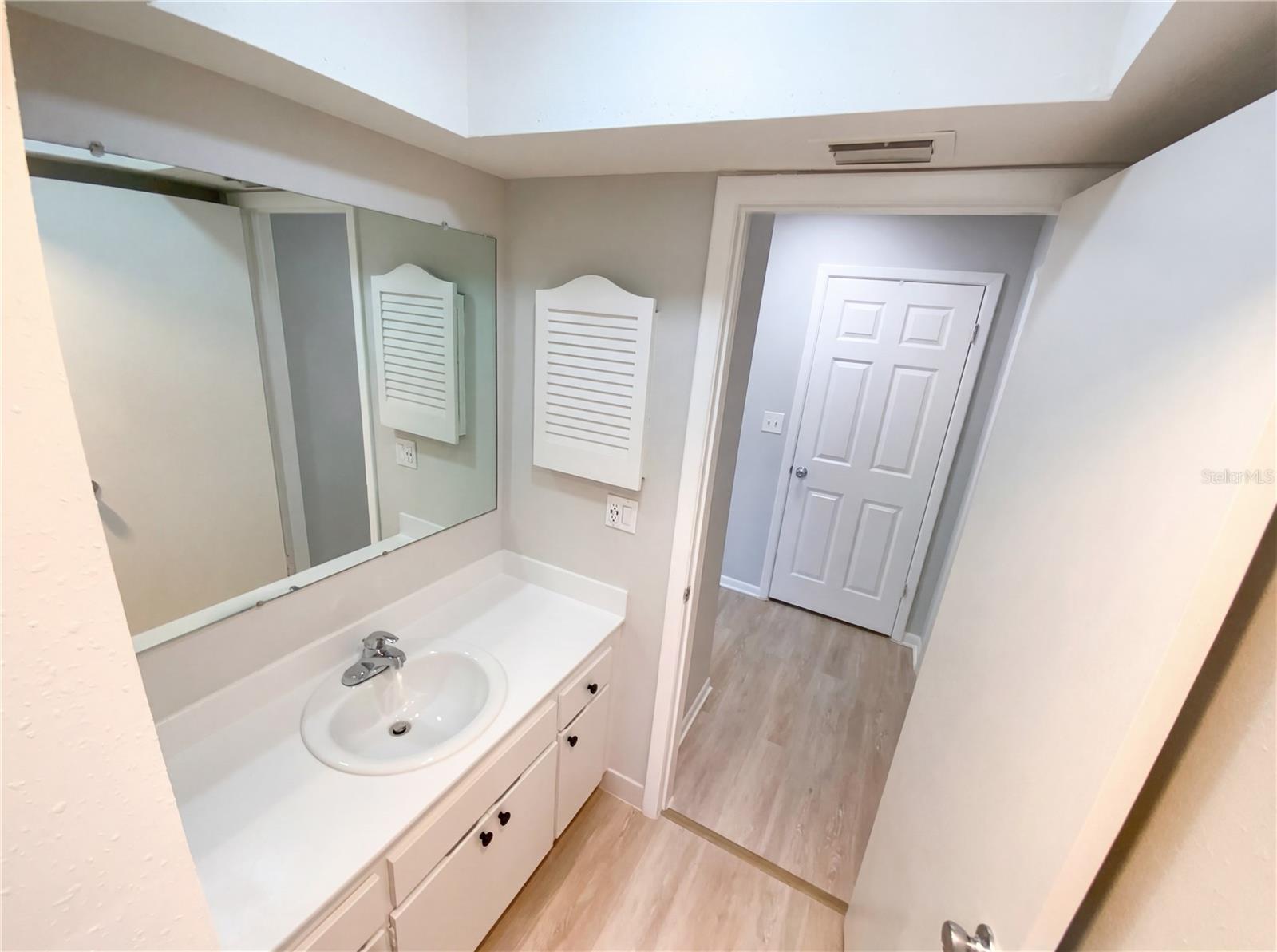 Image 11 of 37 For 408 Ocean Court