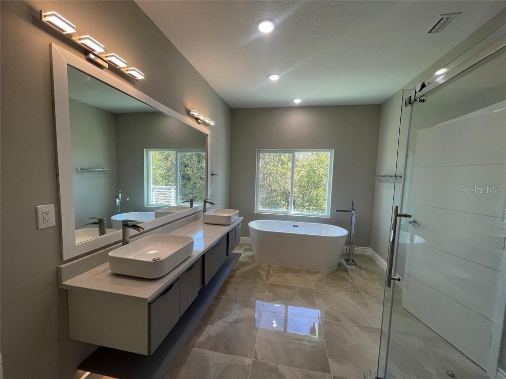 Image 18 of 19 For 1807 Brentwood Court