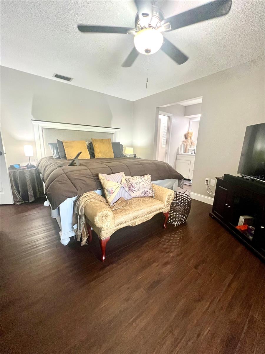 Image 13 of 23 For 945 Chevy Chase Street