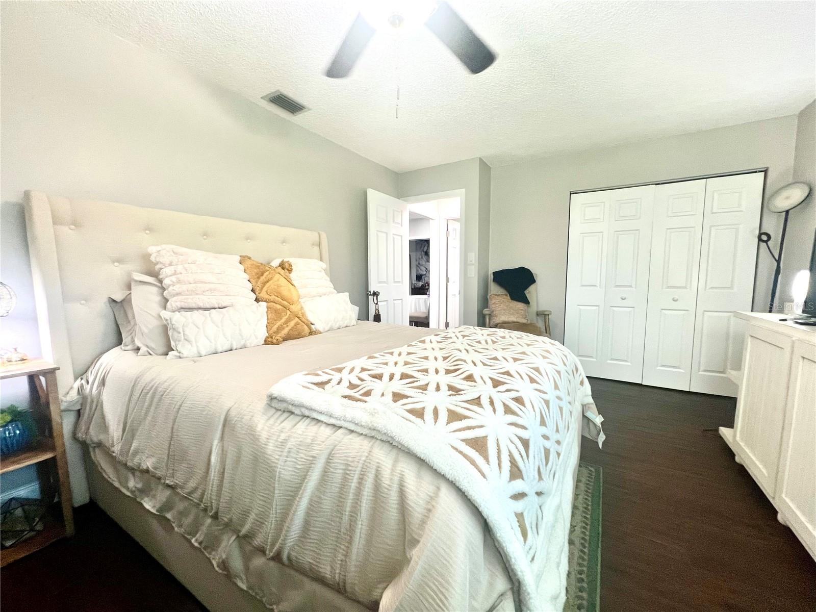 Image 14 of 23 For 945 Chevy Chase Street