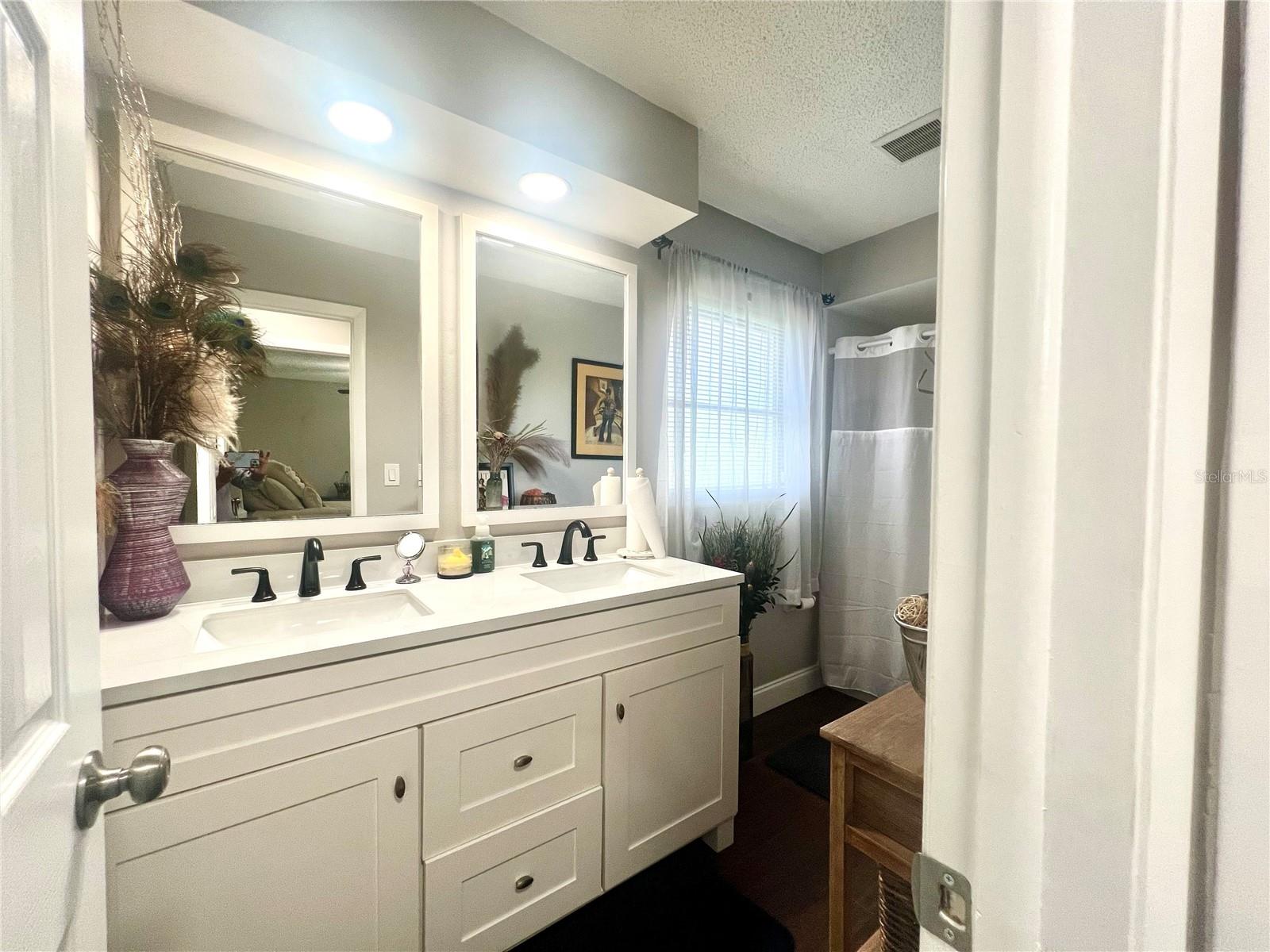 Image 16 of 23 For 945 Chevy Chase Street