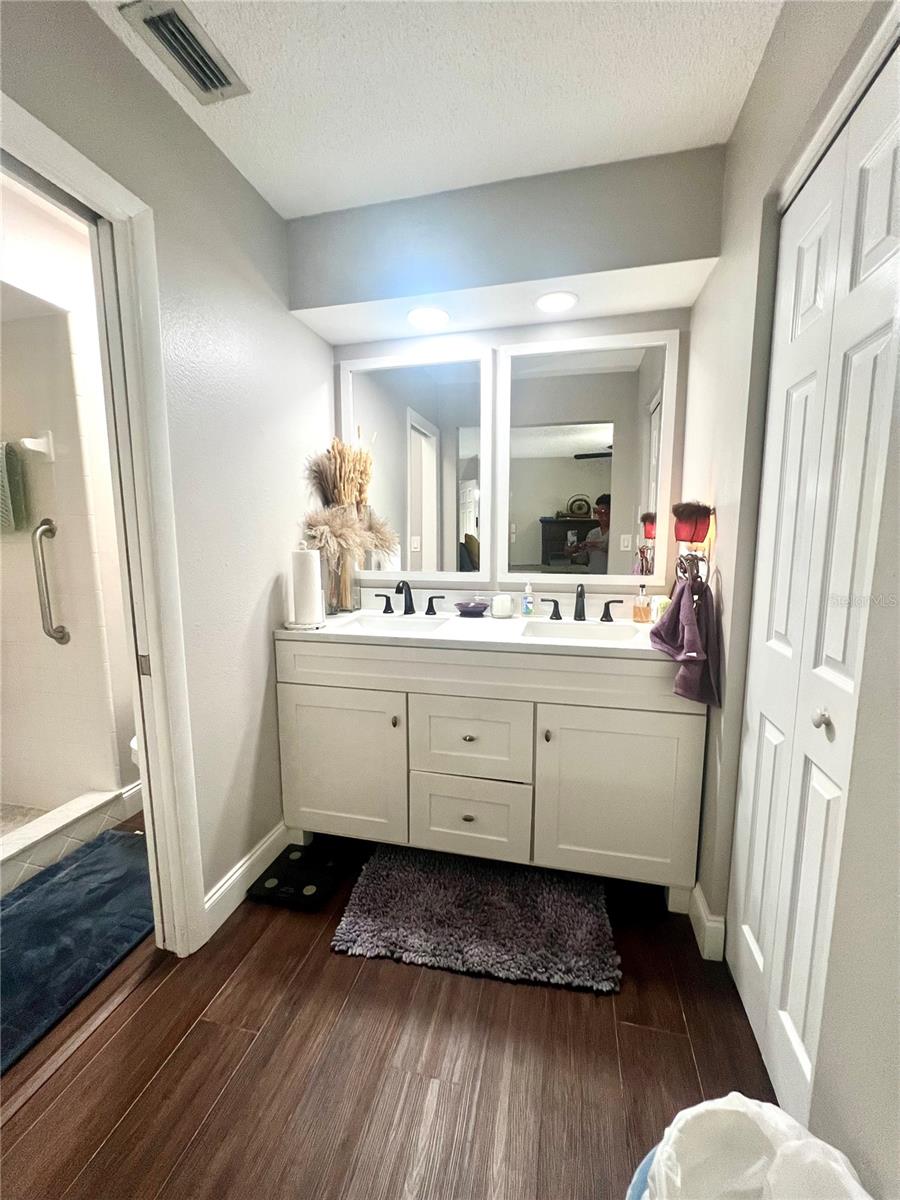 Image 19 of 23 For 945 Chevy Chase Street