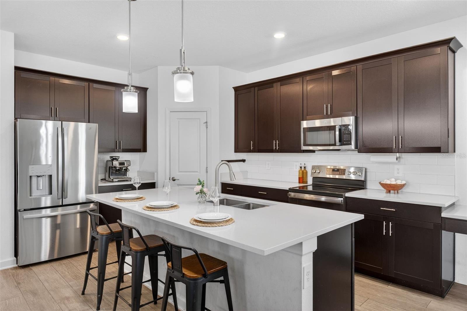 Image 2 of 34 For 11806 Language Way