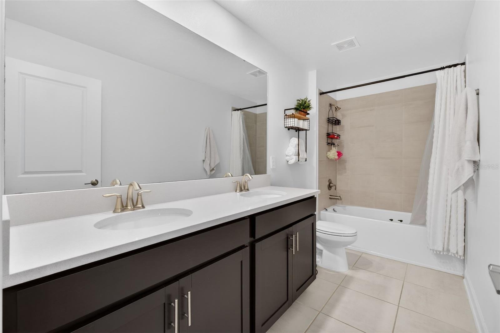 Image 24 of 34 For 11806 Language Way