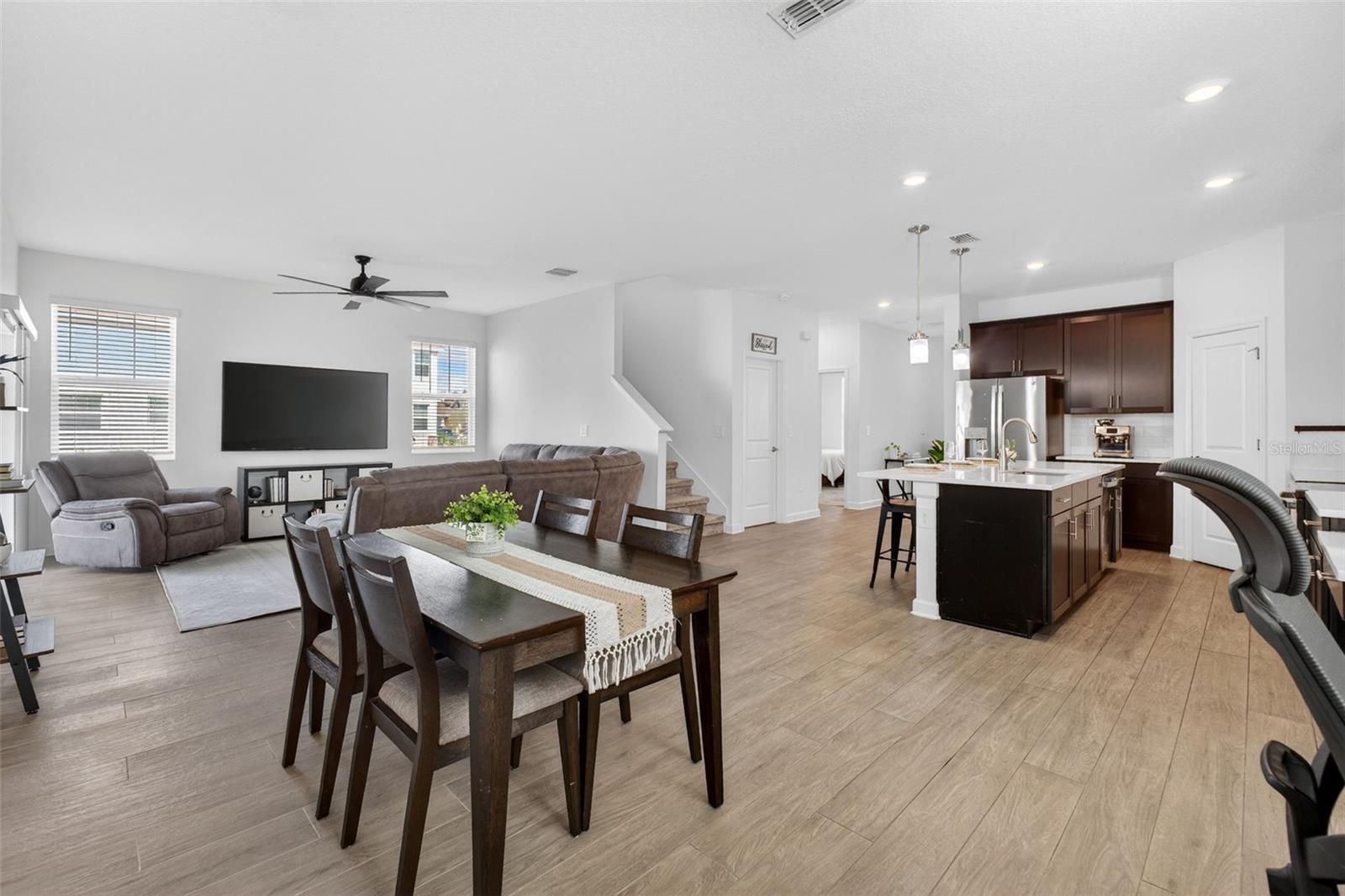 Image 3 of 34 For 11806 Language Way