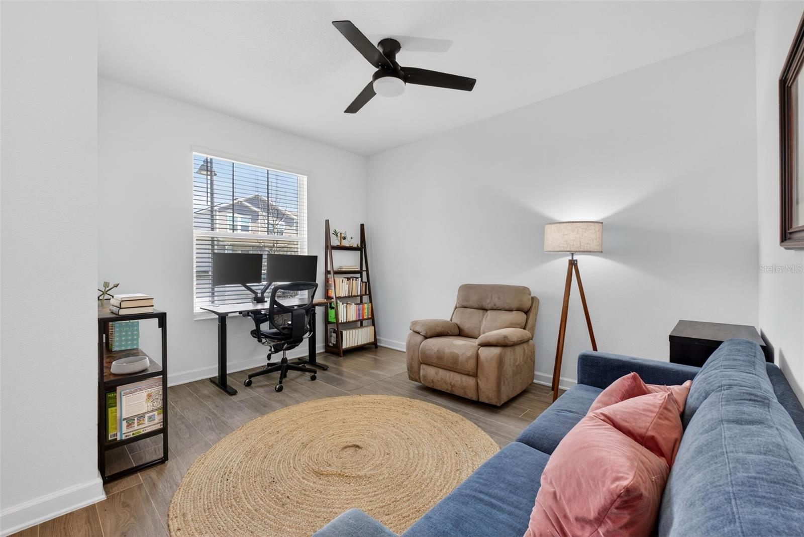 Image 7 of 34 For 11806 Language Way