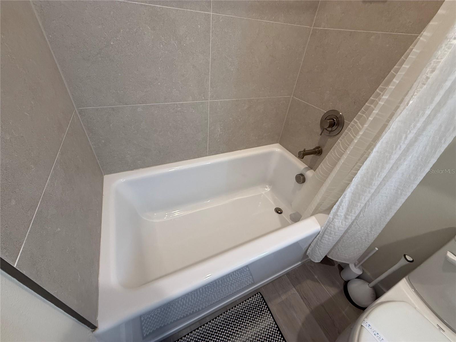 Image 28 of 35 For 1409 Serendipity Lane