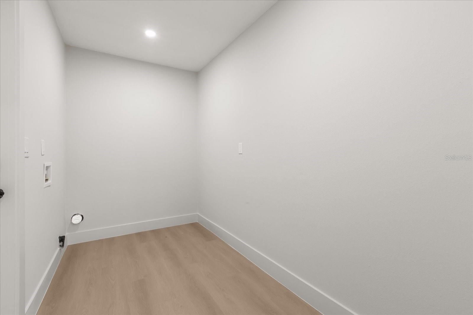 Image 27 of 34 For 206 Graham Road