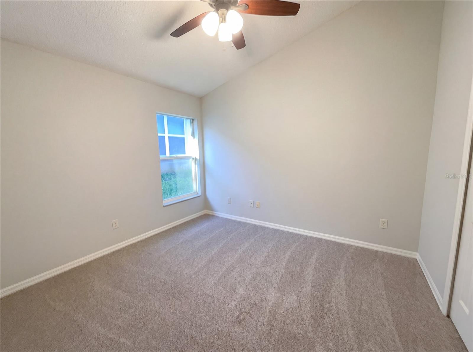 Image 13 of 23 For 1148 Greenley Avenue