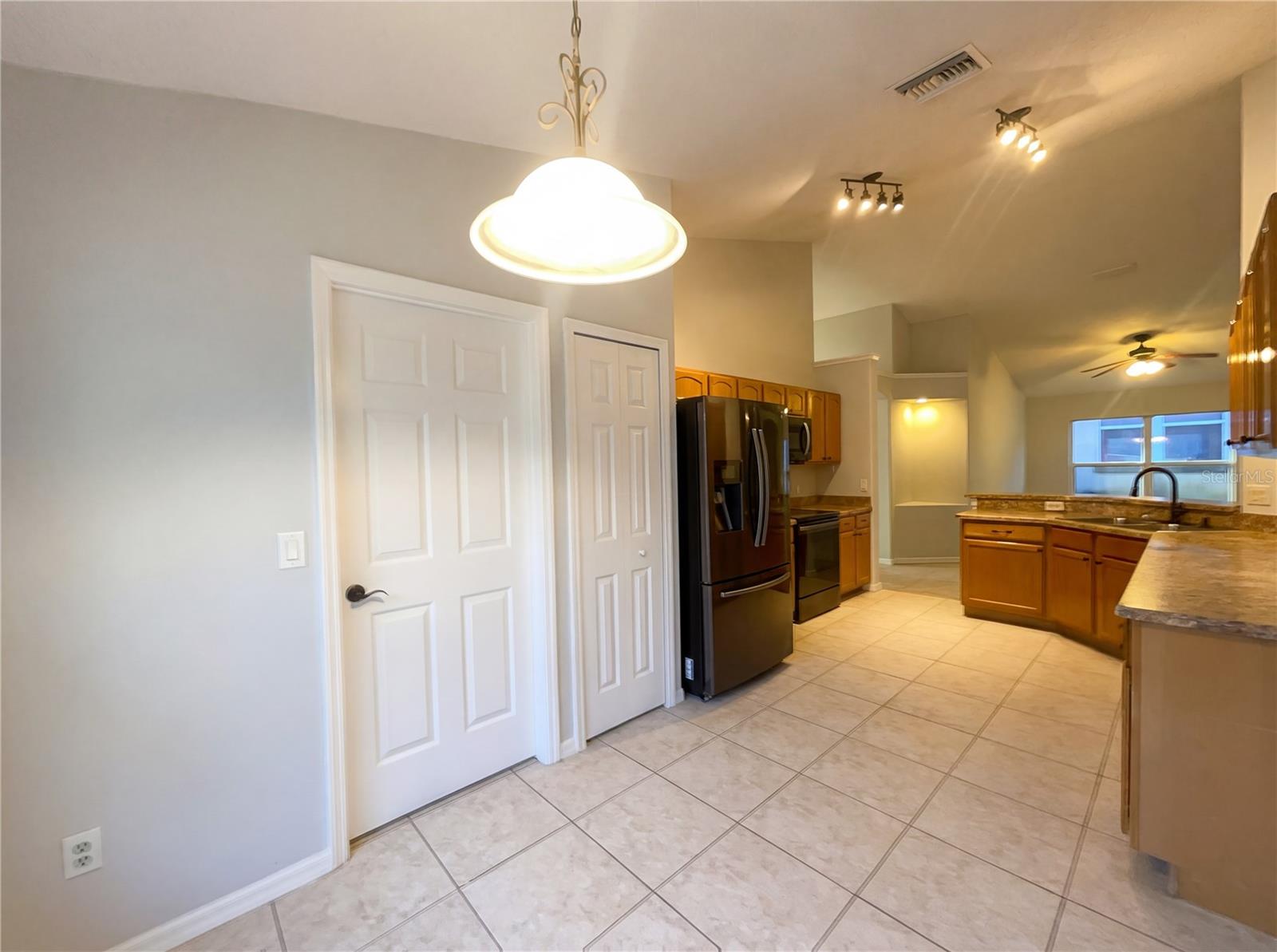 Image 17 of 23 For 1148 Greenley Avenue