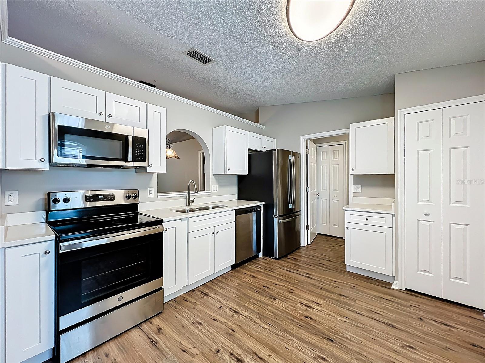 Listing photo id 9 for 14504 Lycastle Circle