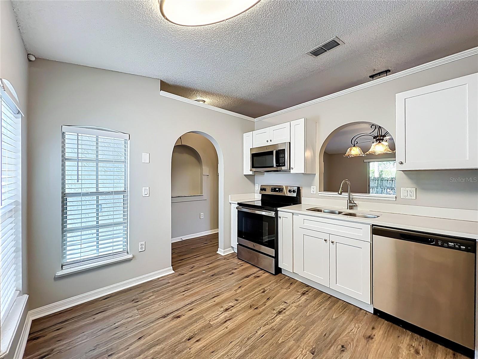 Listing photo id 11 for 14504 Lycastle Circle