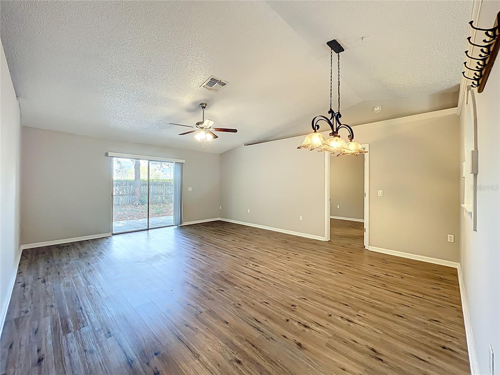 Listing photo id 15 for 14504 Lycastle Circle