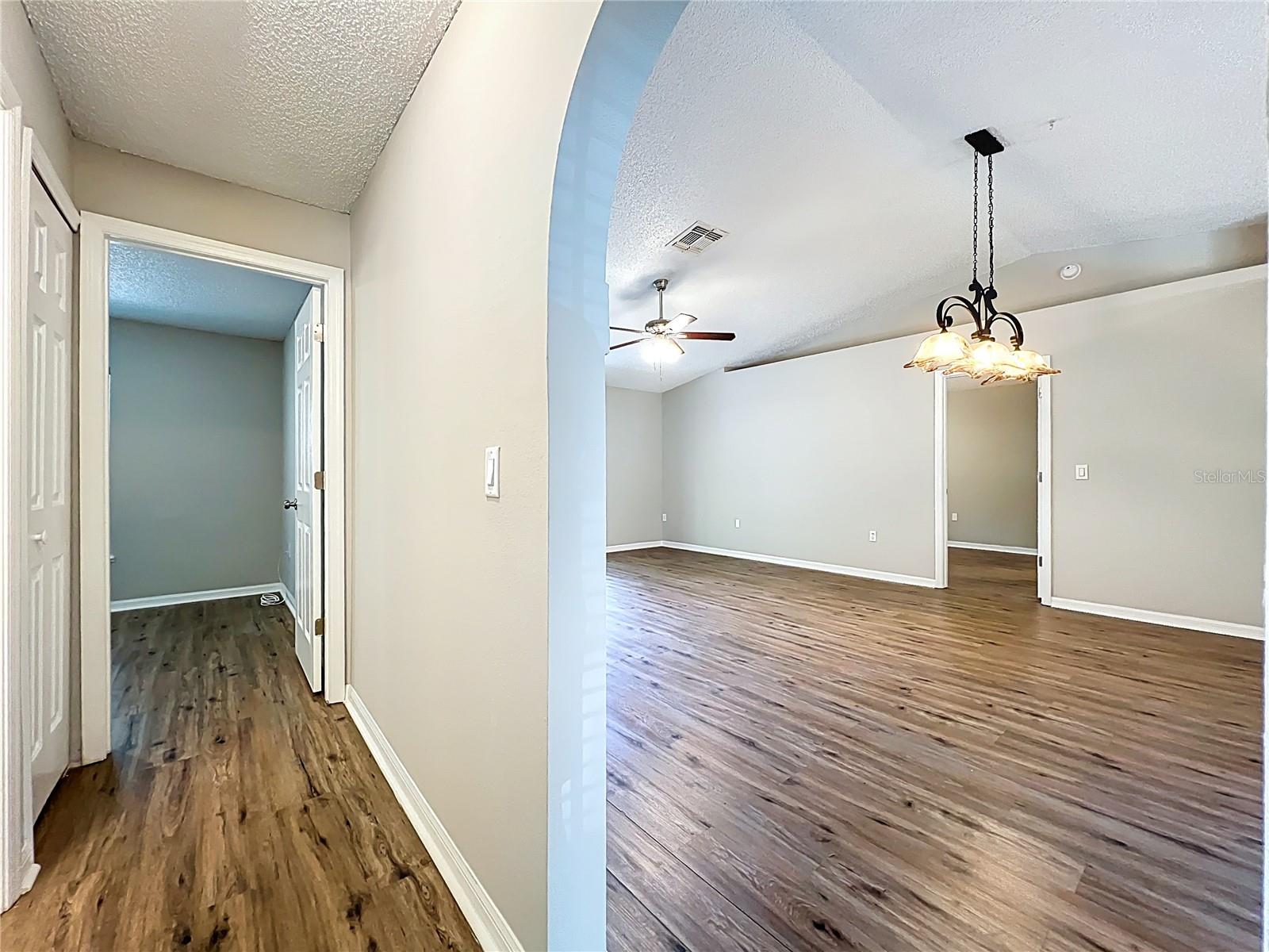 Listing photo id 16 for 14504 Lycastle Circle