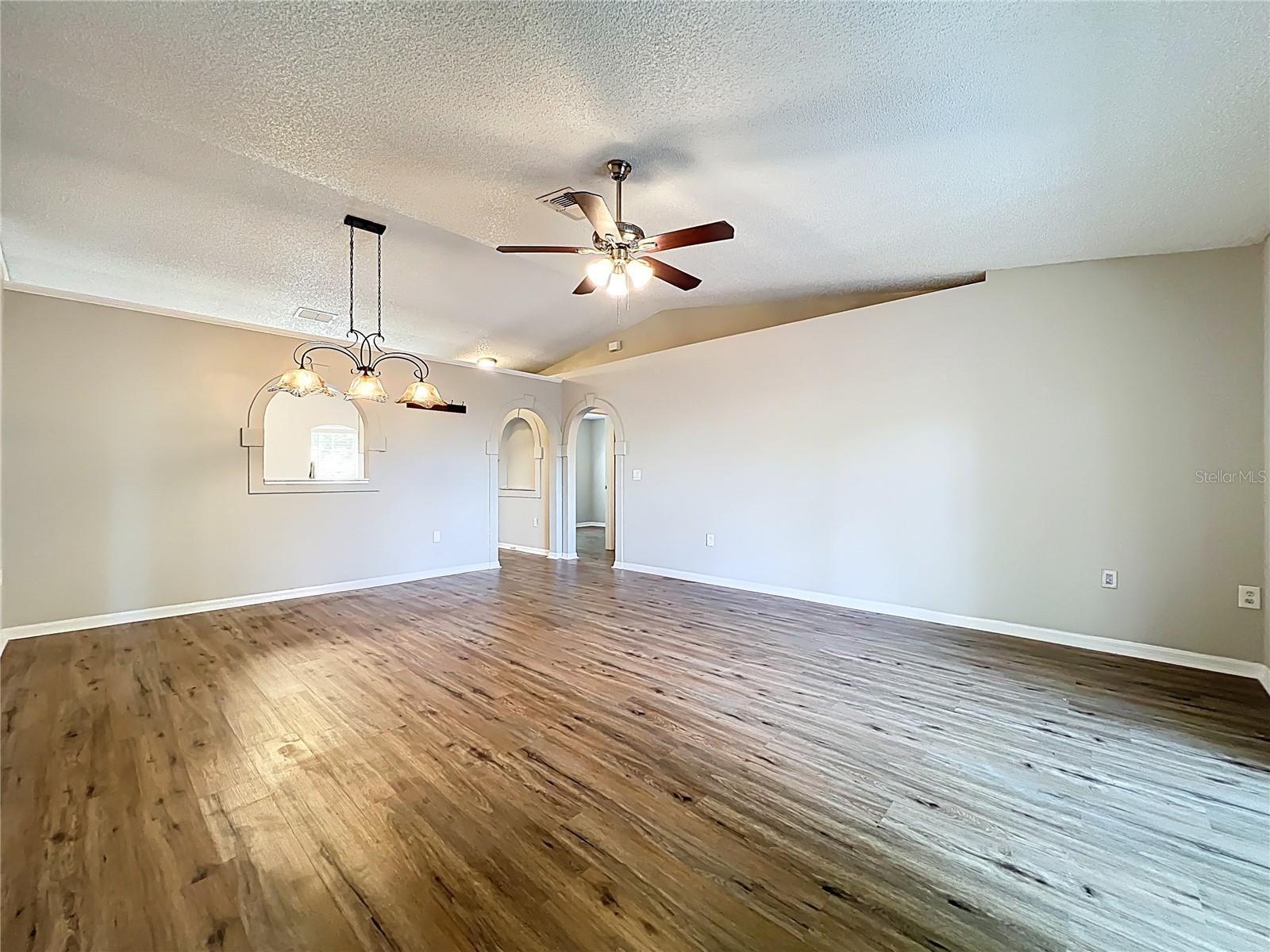 Listing photo id 17 for 14504 Lycastle Circle