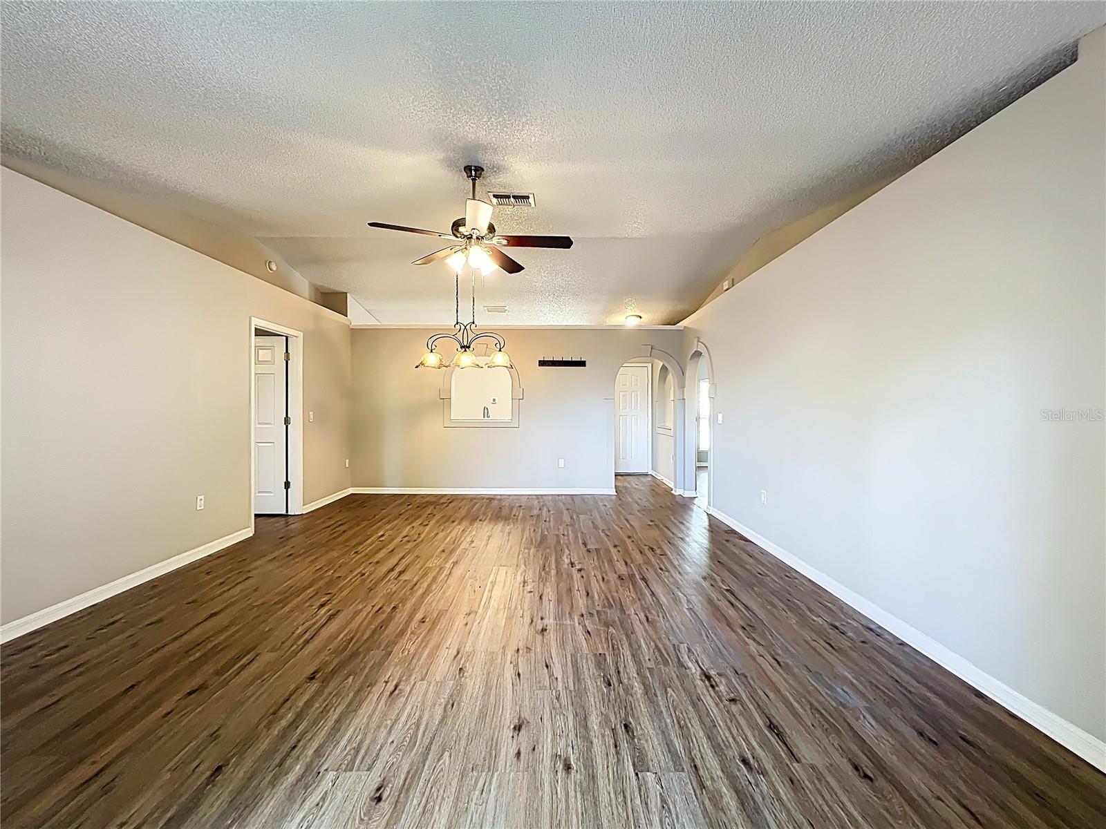 Listing photo id 18 for 14504 Lycastle Circle