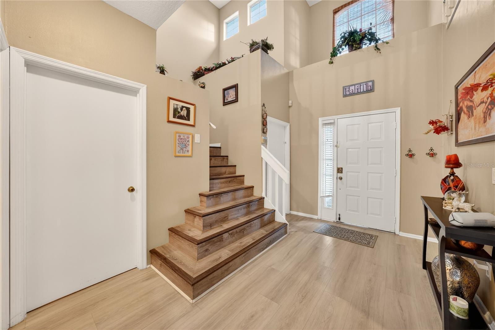 Image 5 of 58 For 13230 Meadowfield Dr