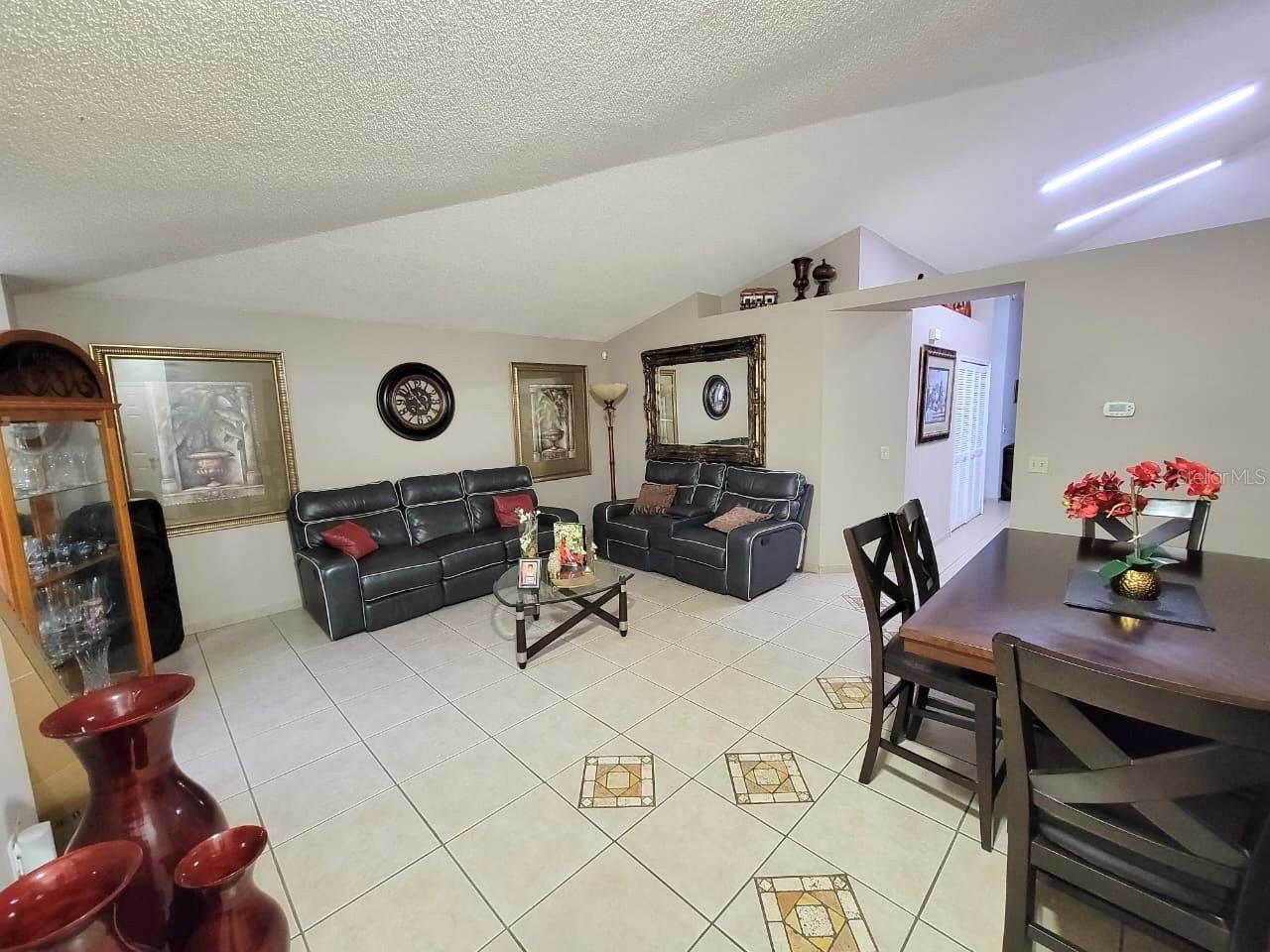 Image 5 of 13 For 1946 Excalibur Drive