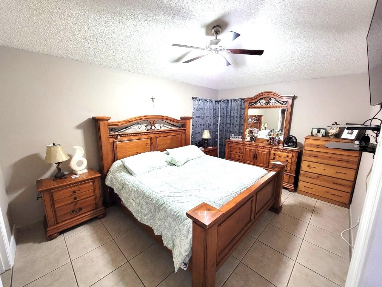 Image 9 of 13 For 1946 Excalibur Drive