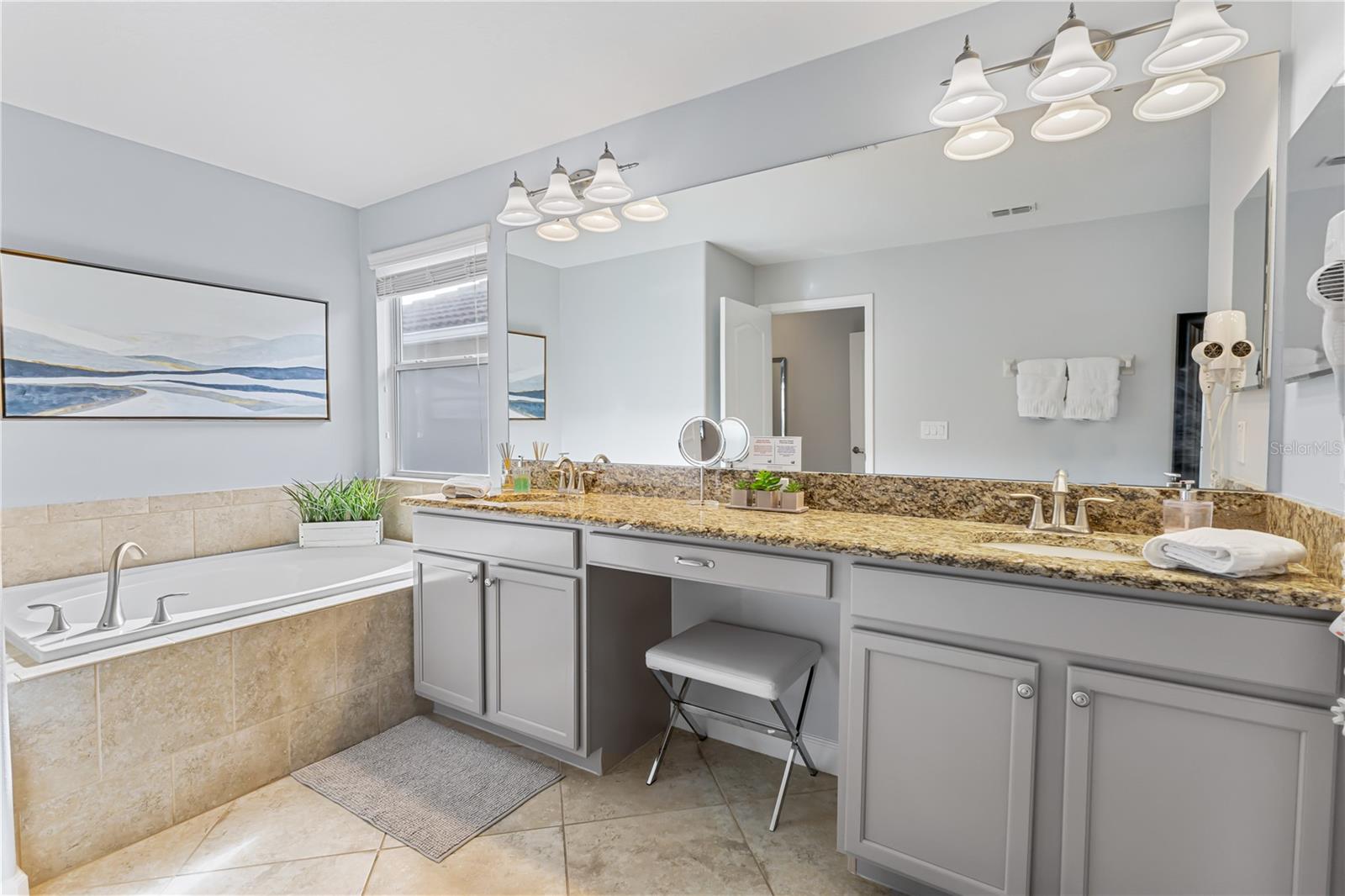 Image 41 of 56 For 9006 Majesty Palm Road