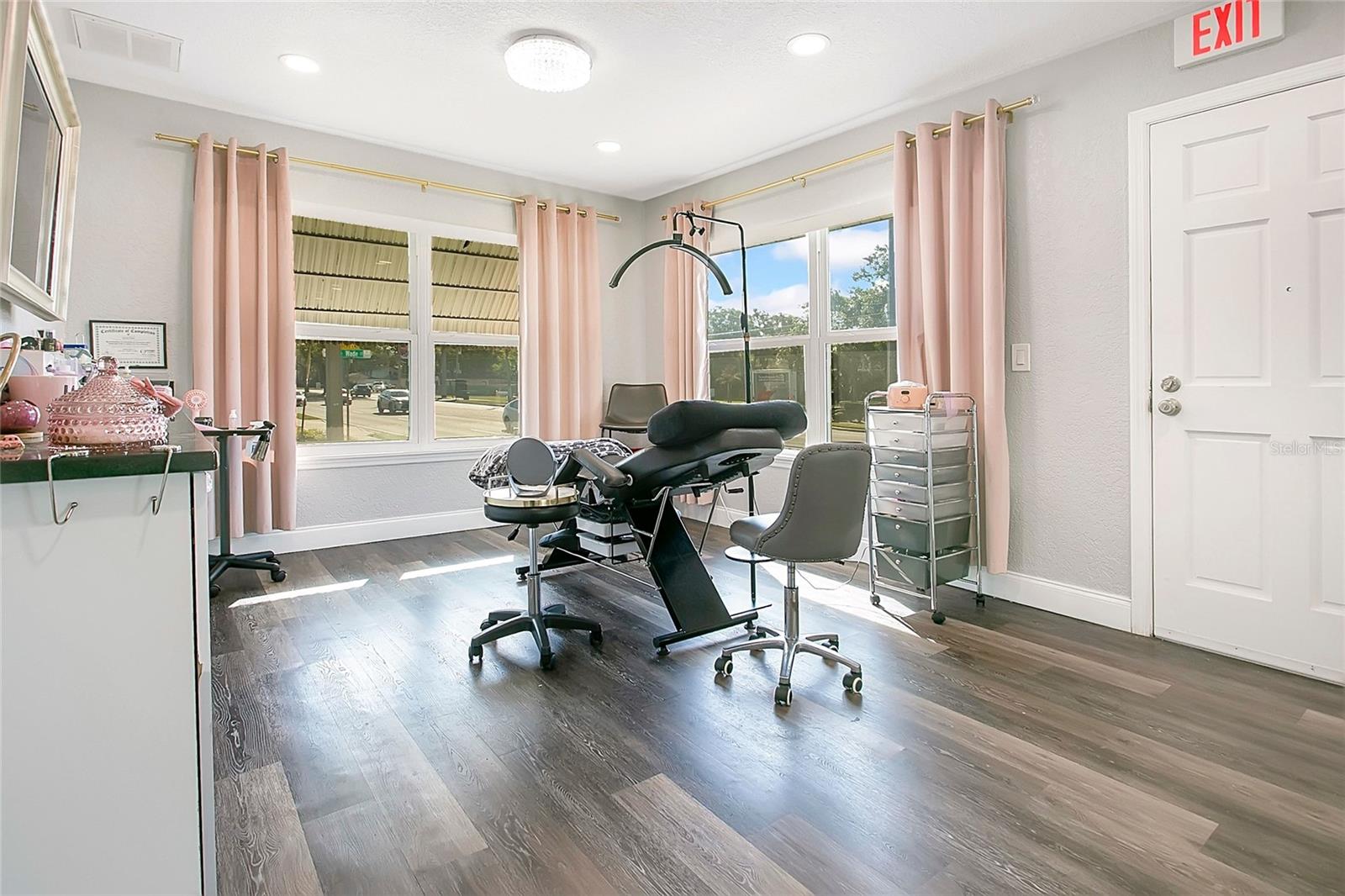 Image 10 of 18 For 705 Michigan Street