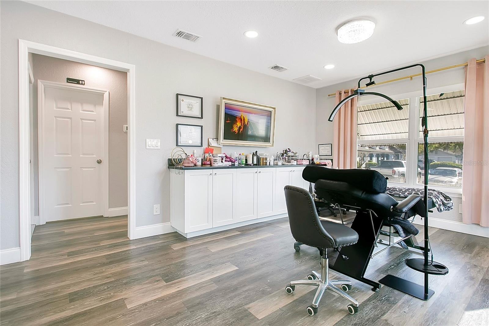 Image 11 of 18 For 705 Michigan Street