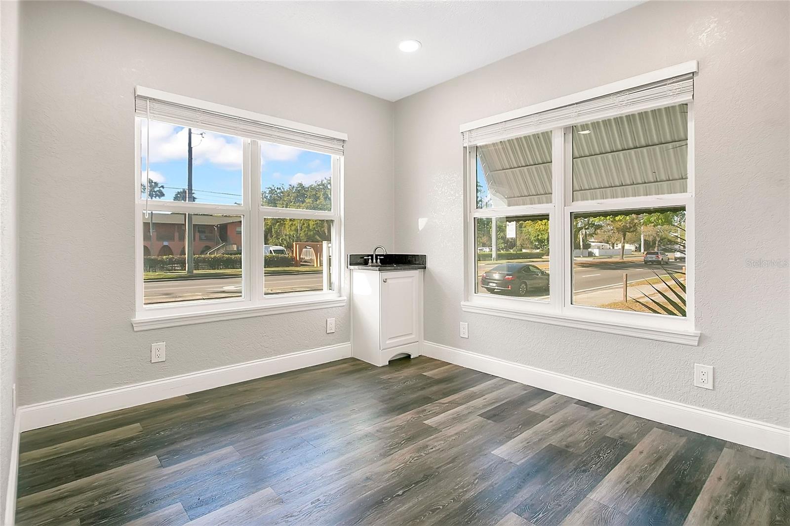 Image 12 of 18 For 705 Michigan Street