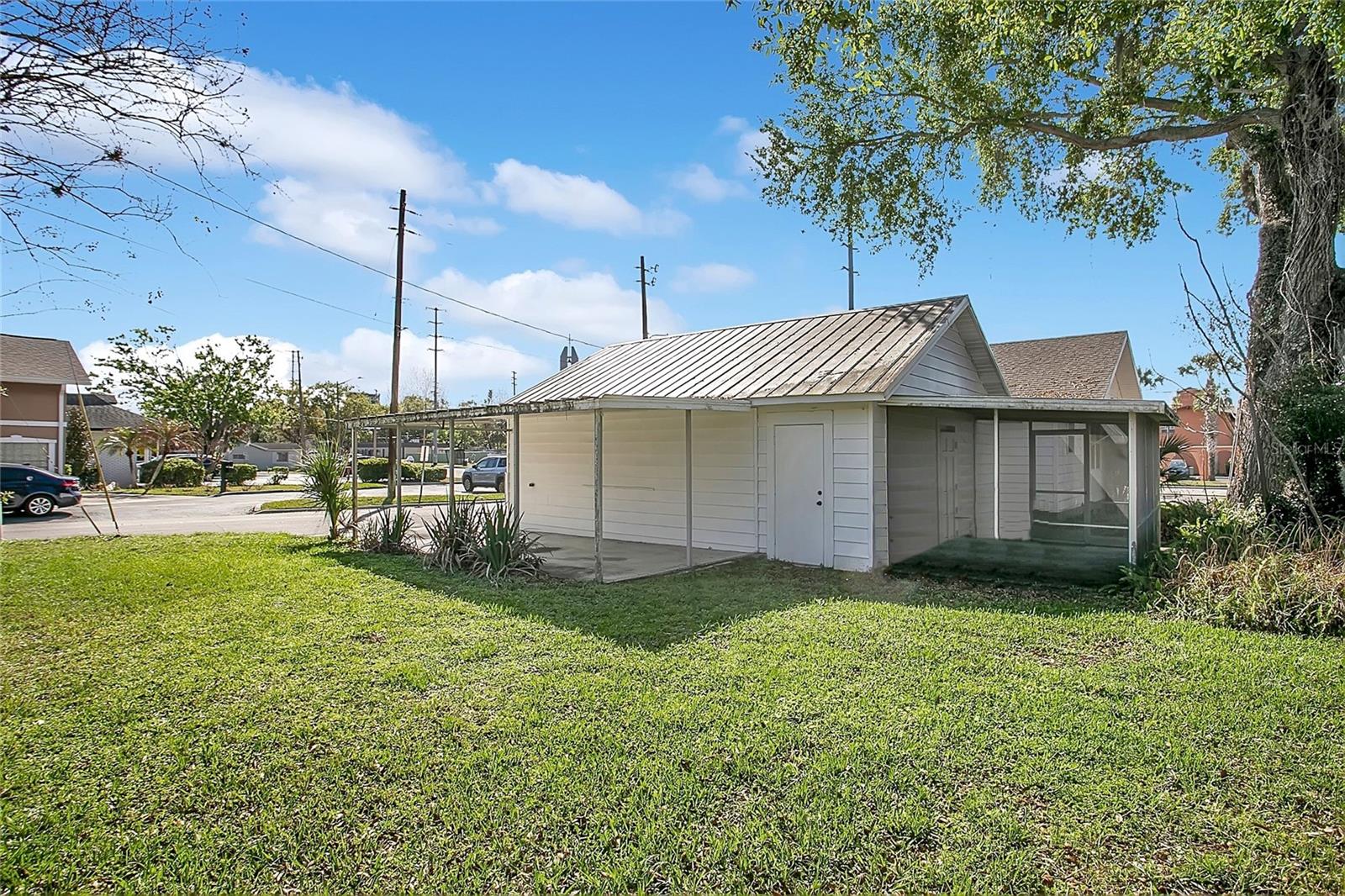 Image 14 of 18 For 705 Michigan Street