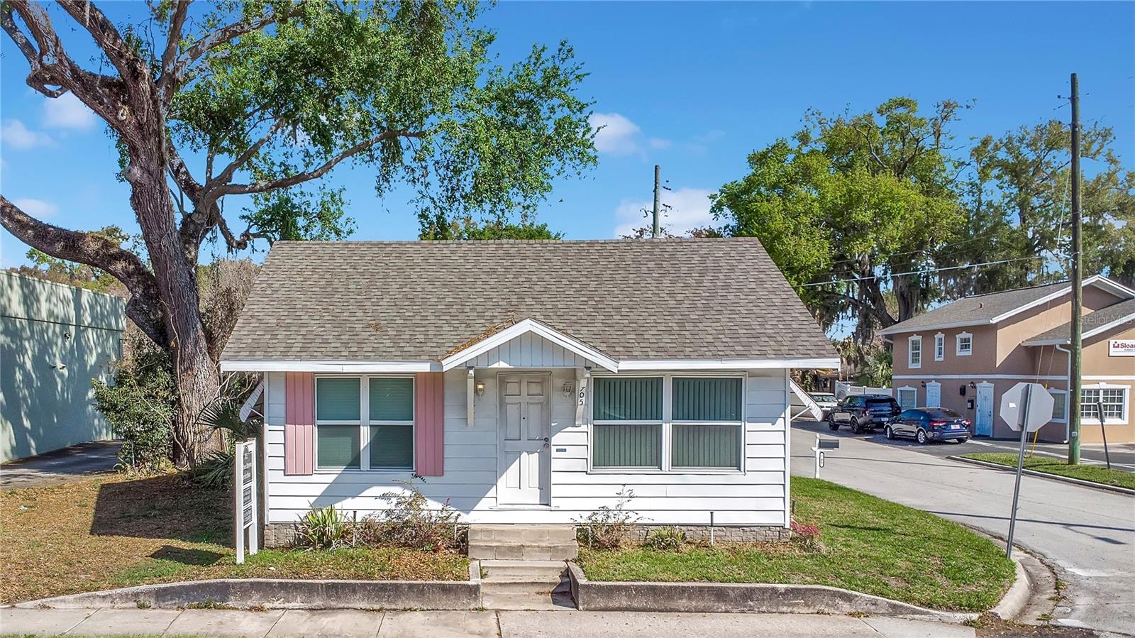 Image 15 of 18 For 705 Michigan Street