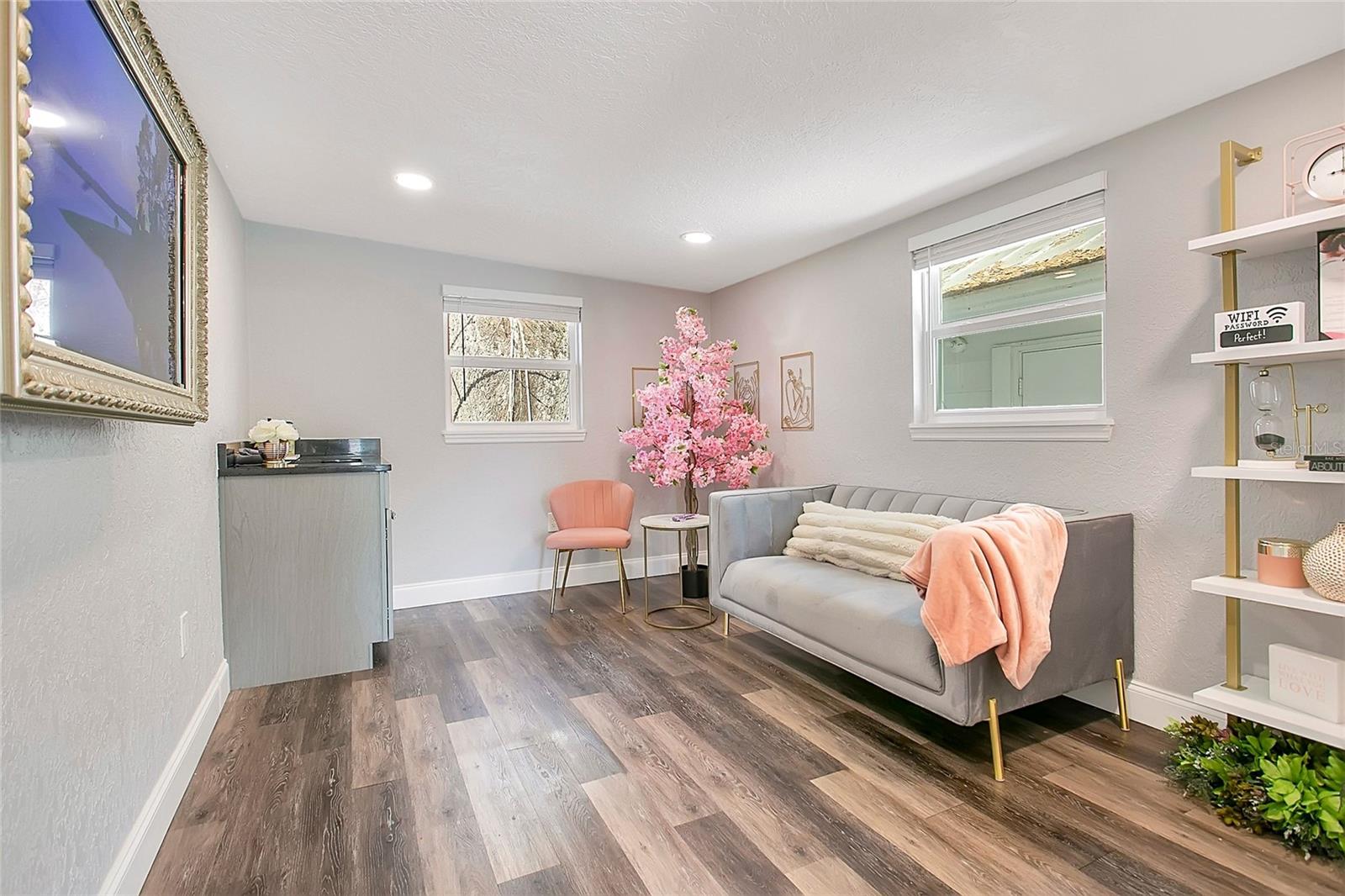 Image 5 of 18 For 705 Michigan Street