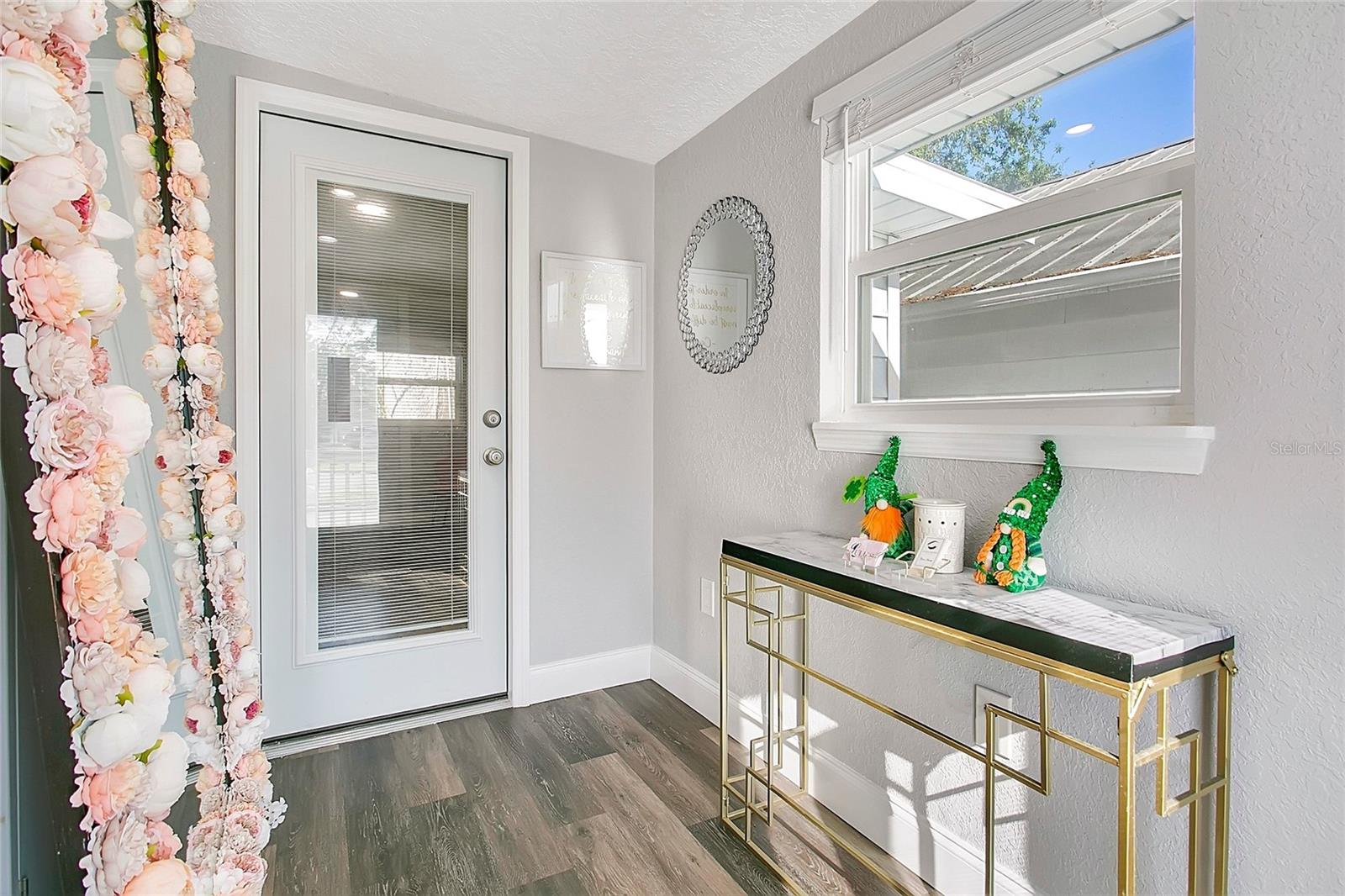 Image 6 of 18 For 705 Michigan Street