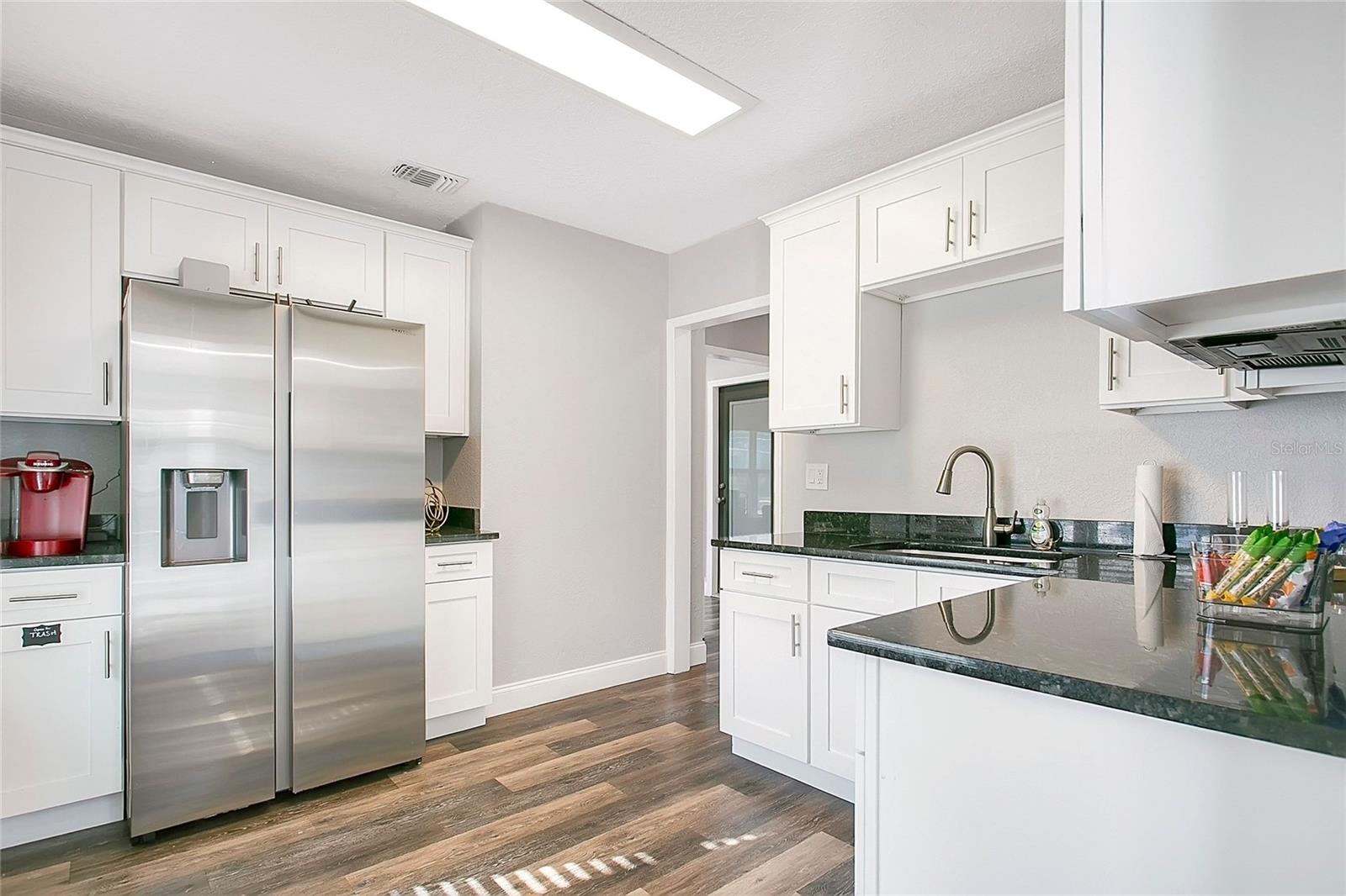 Image 7 of 18 For 705 Michigan Street