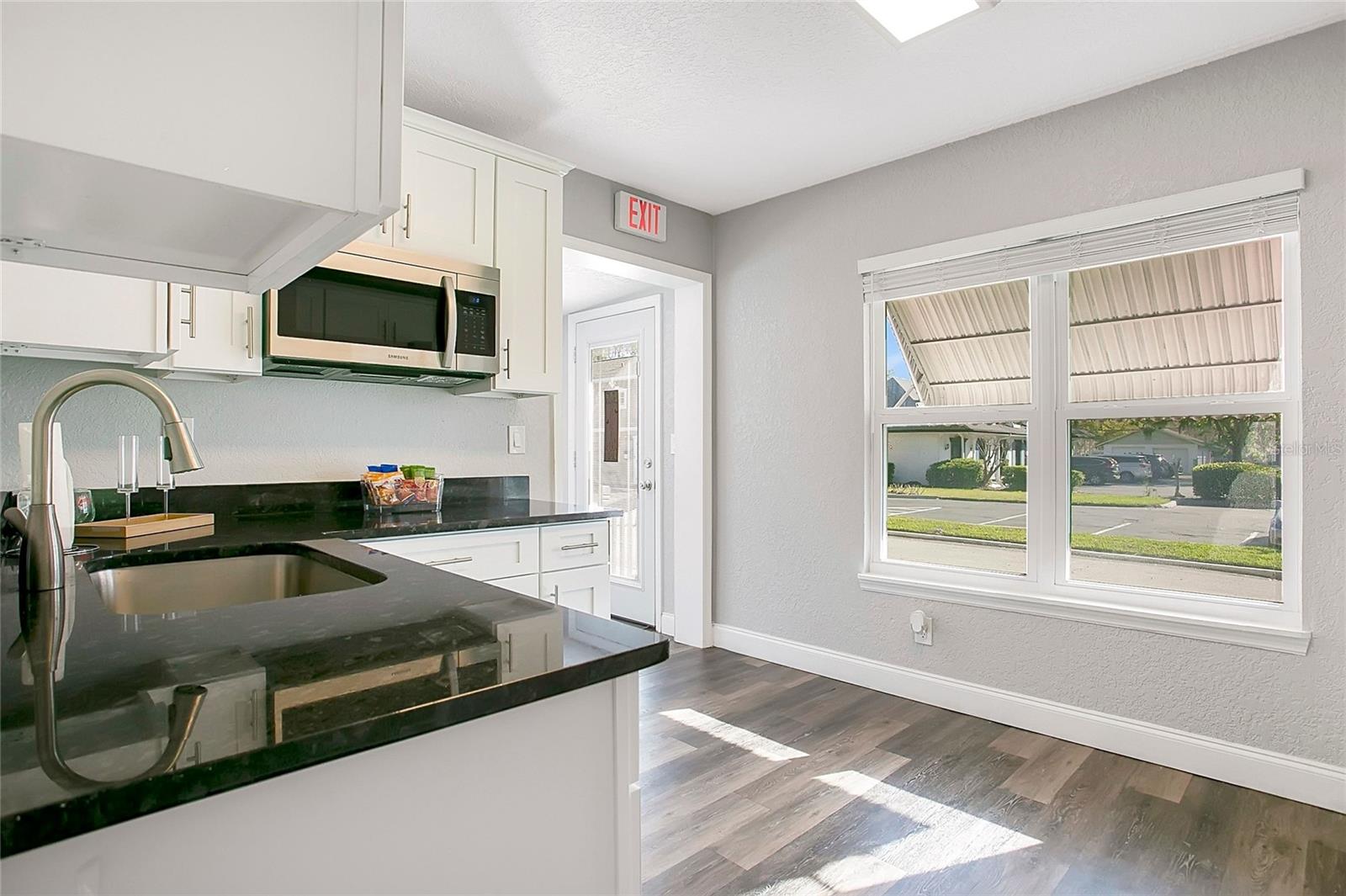 Image 8 of 18 For 705 Michigan Street