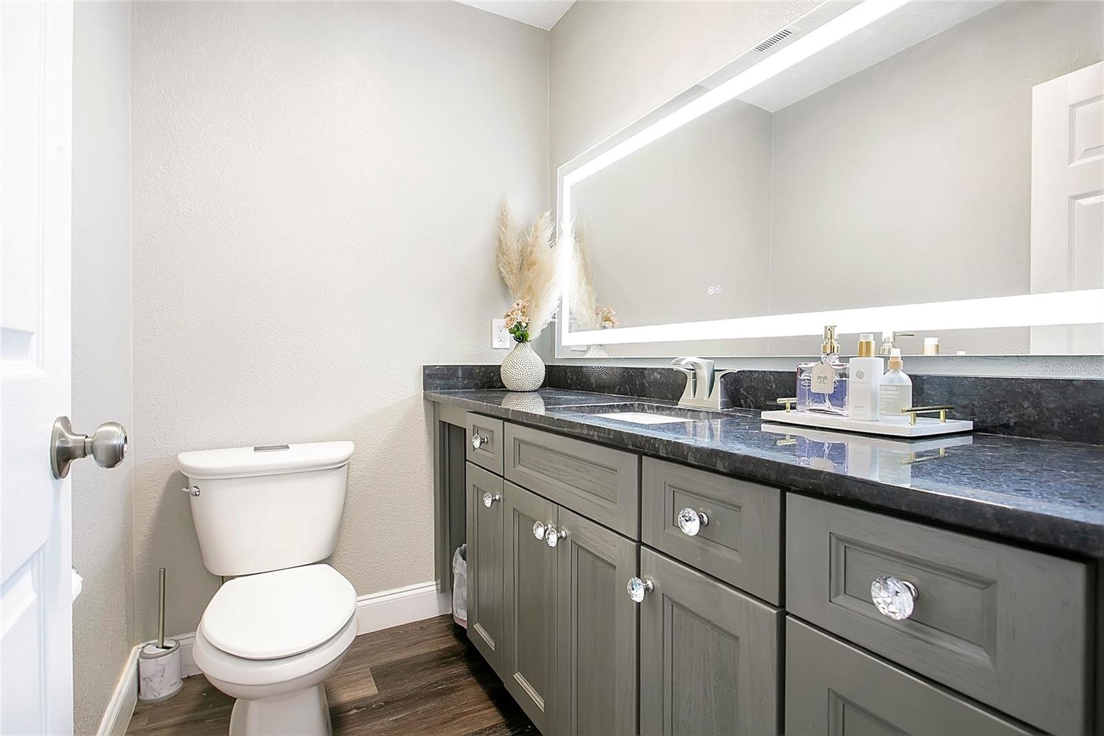 Image 9 of 18 For 705 Michigan Street