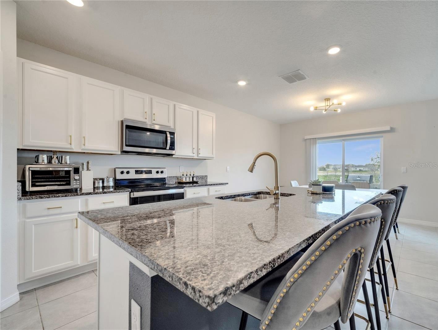 Image 16 of 36 For 417 Noble Avenue