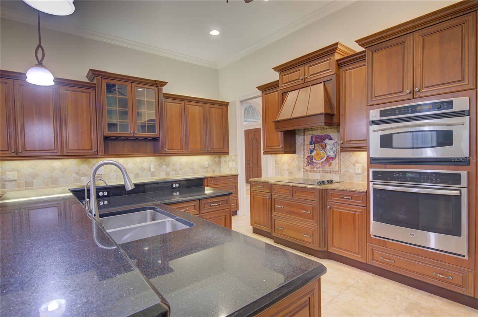 Image 15 of 68 For 916 Mills Estate Place