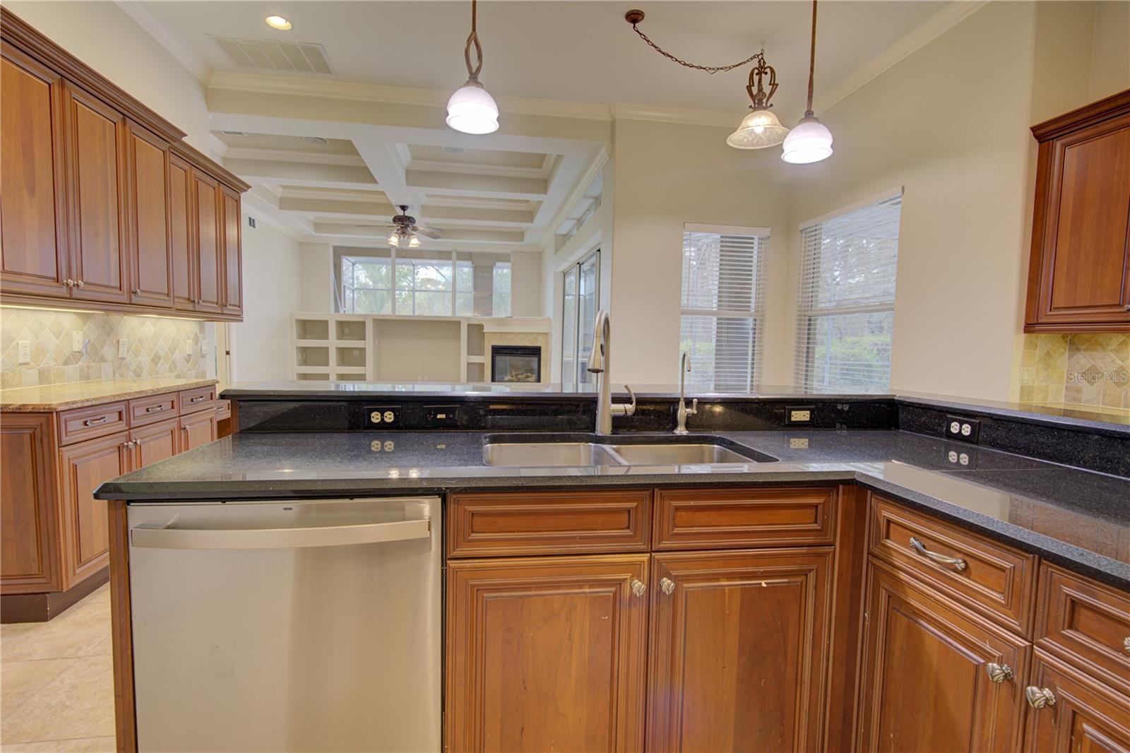 Image 21 of 68 For 916 Mills Estate Place