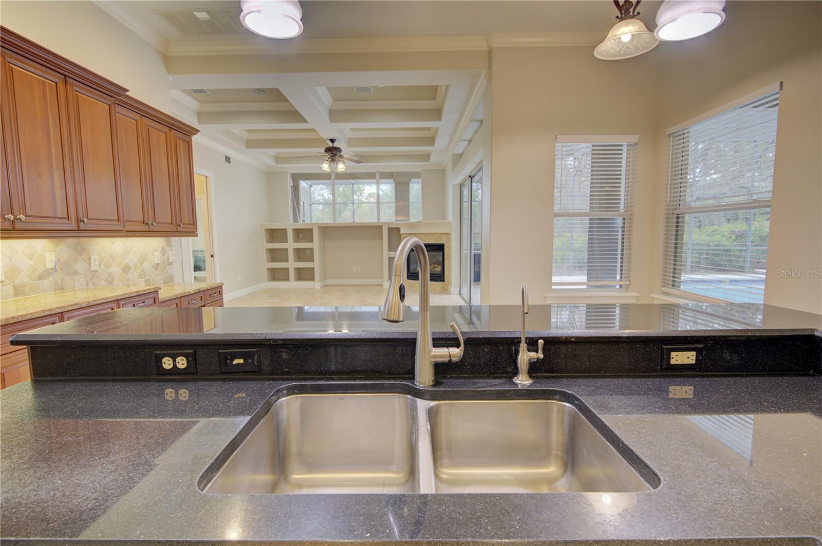 Image 22 of 68 For 916 Mills Estate Place