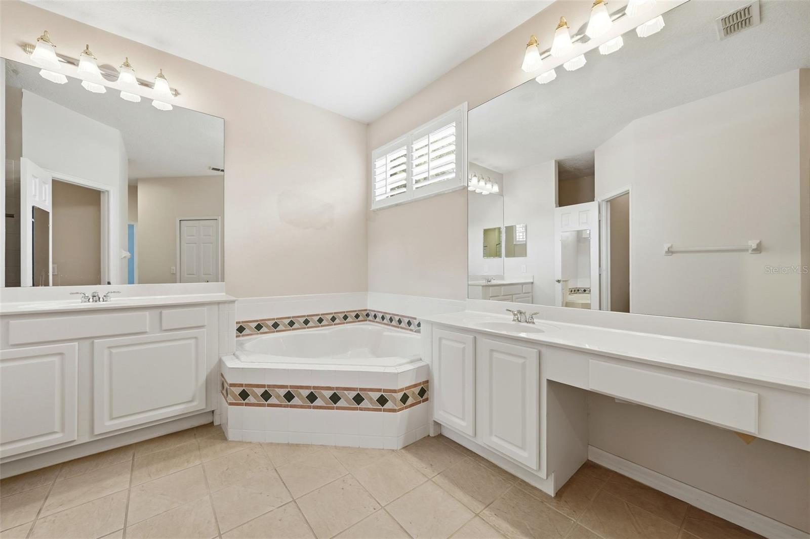 Image 22 of 52 For 1766 Sweetwater West Circle