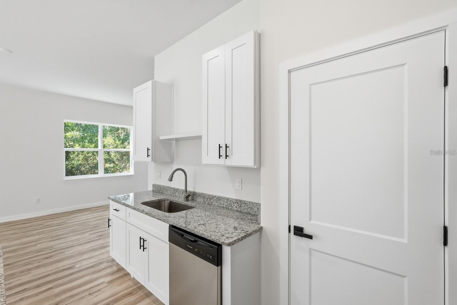 Image 20 of 38 For 1 Fanshawe Lane 1a